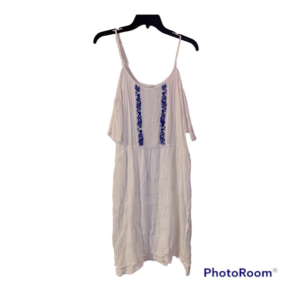 White dress - Picture 1 of 2